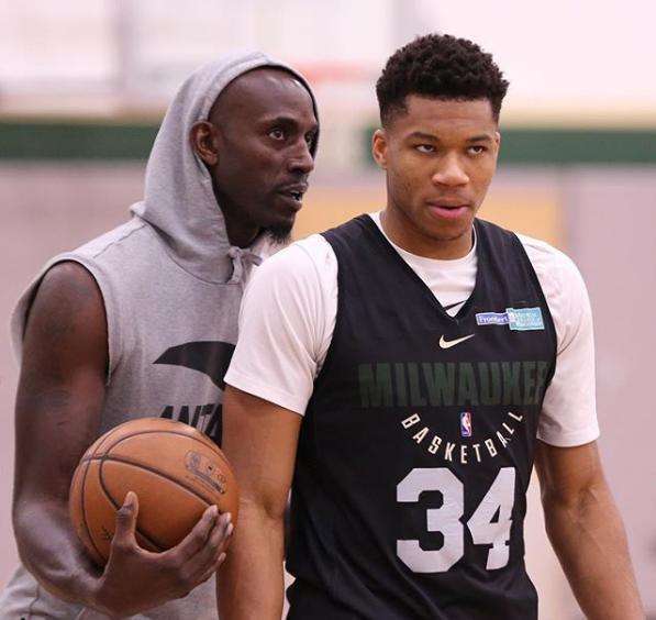 易建联孤军 易建联孤军