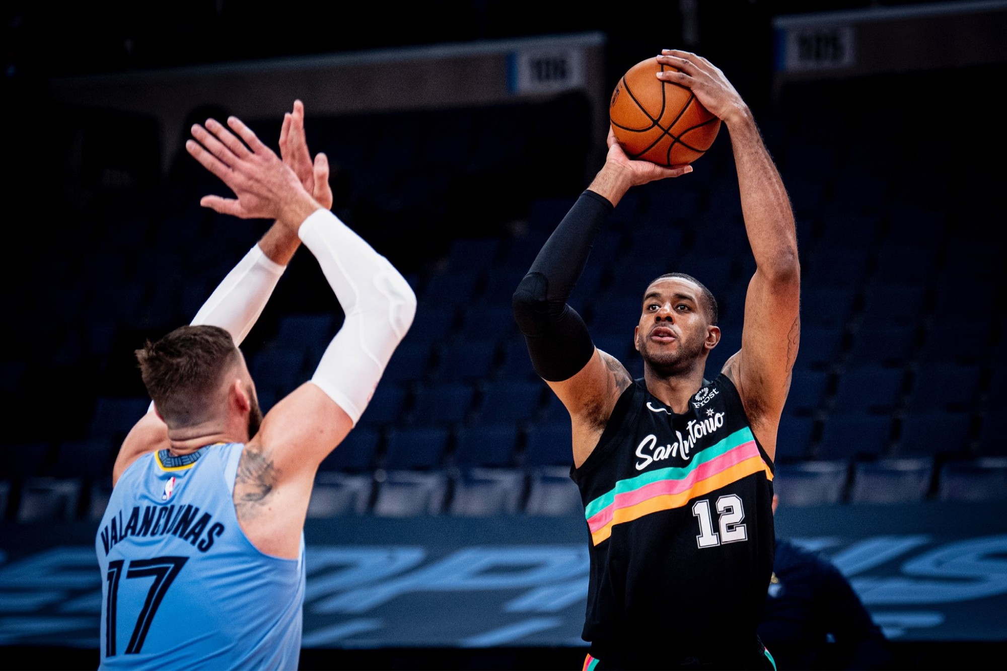 詹携手征战 詹携手征战